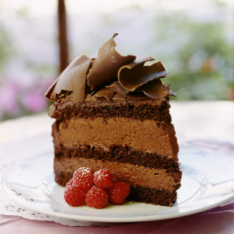 点心,无人,竖图,俯视,室内,特写,白天,下午茶,浆果,餐具,水果,一堆,一块,许多,阴影,堆叠,堆积,朦胧,模糊,新鲜,光线,碟子,盘,影子,灯光,桑葚,桑椹,生食,食品,糖,糖果,甜点,甜品,果实,很多,食物,糕点,盘子,碟,甜食,巧克力,覆盆子,有机食品,绿色食品,朱古力,黑巧克力,堆,薄片,彩图,高角度拍摄,蛋糕