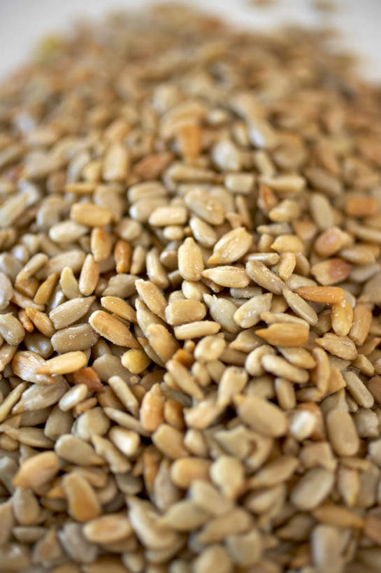 点心,无人,竖图,俯视,室内,特写,白天,一堆,许多,阴影,堆叠,堆积,朦胧,模糊,光线,影子,食品,种子,食物,零食,堆,瓜子,彩图,高角度拍摄