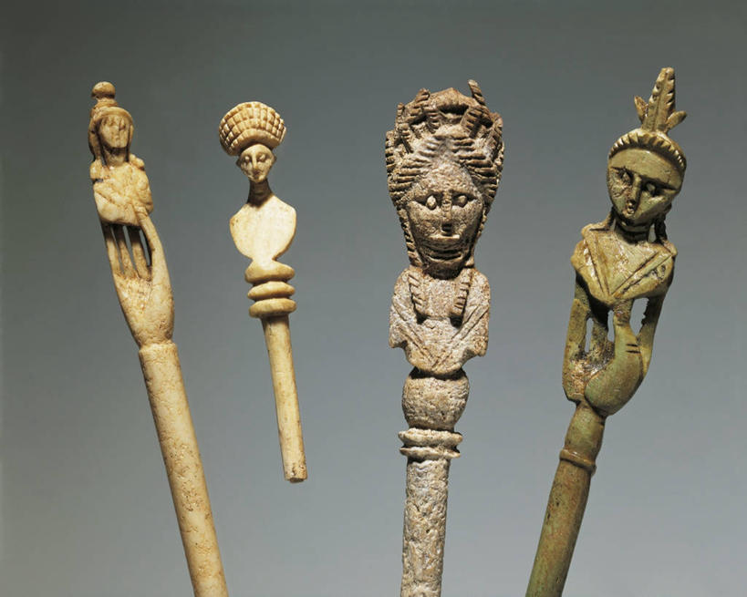 无人,横图,特写,象牙,雕塑,灰色背景,艺术,历史,古罗马,古代,灰色,发夹,发饰,四个,摄影,考古学,手艺,古代文明,美术工艺,彩图,影棚拍摄