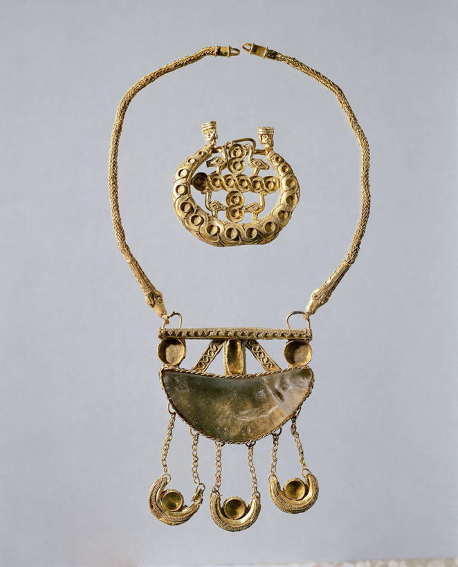 无人,竖图,项链,珠宝,希腊,灰色背景,历史,古代,两个,灰色,摄影,克里特岛,古希腊,古代文明,项坠,美术工艺,克诺塞斯,彩图,影棚拍摄,过去