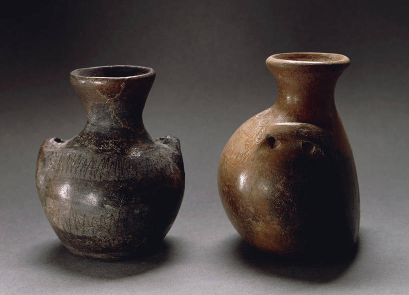 无人,横图,留白,黑色背景,并排,烧瓶,陶瓷制品,历史,水壶,古代,两个,摄影,古代文明,美术工艺,彩图,影棚拍摄,过去