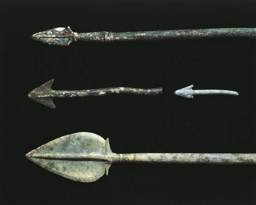 无人,横图,特写,黑色背景,锐利,历史,破坏,破损,箭,四个,摄影,损坏,考古学,锋利,尖锐,青铜,美术工艺,彩图,影棚拍摄