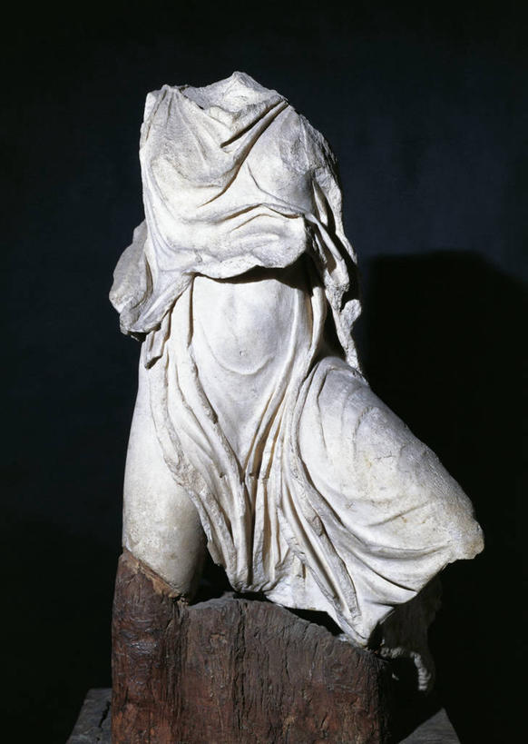 无人,竖图,雕塑,黑色背景,破坏,破损,古代,一个,摄影,单个,损坏,气氛,希腊神话,宽外袍,古希腊,美术工艺,彩图,影棚拍摄