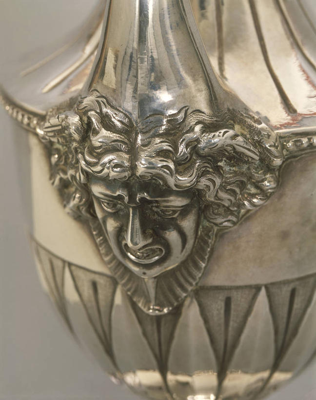 无人,竖图,特写,花瓶,灰色背景,标志,符号,咖啡壶,标识,一个,灰色,财富,摄影,单个,18世纪,性别符号,美术工艺,蛇发女妖,彩图,影棚拍摄,男性符号