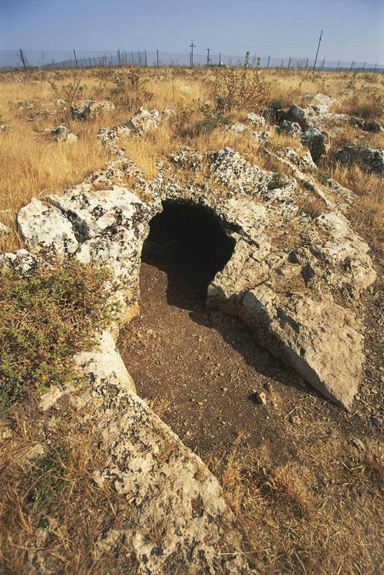 无人,竖图,室外,白天,意大利,地平线,摄影,考古学,坟墓,西西里,古希腊,古代文明,墓穴,史前时代,岩石,彩图