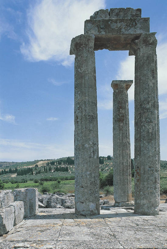 无人,寺庙,竖图,室外,白天,植物,建筑,希腊,欧洲,阴影,柱子,云,首都,图像,历史,废墟,树,天空,地标建筑,摄影,宗教,考古学,人造,风格,宗教建筑,地中海文化,南欧,希腊文化,主题,自然现象,古典风格,雅典,构图,古希腊,古代文明,伯罗奔尼撒,彩图,旅行,时空,宙斯神庙,传统文化,状态