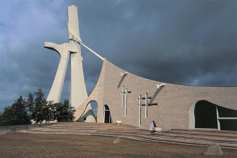 无人,教堂,横图,室外,白天,仰视,植物,建筑,非洲,塔,图像,伦敦城,圣保罗大教堂,树,天空,摄影,宗教,人造,基督教,宗教建筑,主题,自然现象,视角,阿非利加洲,构图,圣保罗市,西非,科特迪瓦,科特迪瓦共和国,象牙海岸,彩图,低角度拍摄,旅行,大教堂,时空,潟湖区,阿必尚,阿比让省,阿比让