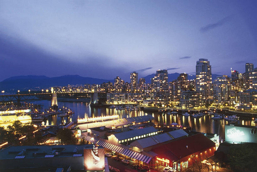 无人,横图,俯视,室外,夜晚,水,城市,建筑,摩天大楼,船,加拿大,反射,云,桥,光亮,图像,天空,办公大楼,运输,摄影,照亮,人造,北美,都市风光,主题,美洲,自然现象,视角,构图,温哥华,大不列颠哥伦比亚,彩图,高角度拍摄,旅行,时空