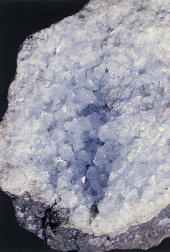 无人,竖图,室内,特写,黑色背景,材料,水晶,图像,白色,黑色,自然,摄影,主题,自然现象,肌理,构图,地质学,矿物质,硅石,自然地理,岩石,彩图,影棚拍摄