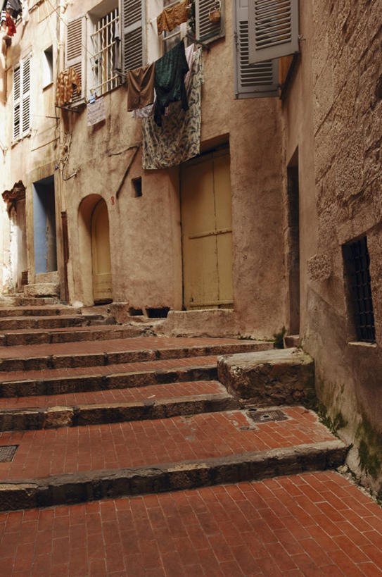 无人,竖图,室外,白天,窗户,门,建筑,法国,欧洲,吊挂,悬挂,文字,大门,挂,台阶,晾衣服,摄影,普罗旺斯,地中海文化,滨海阿尔卑斯,格拉斯,彩图