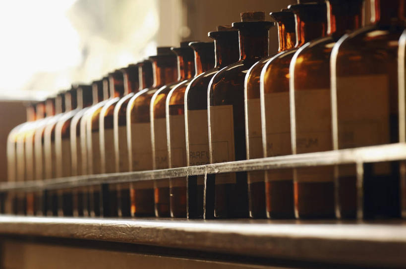 无人,横图,室内,白天,静物,法国,欧洲,一排,许多,整齐,很多,设备,物品,排列,瓶子,香水,工业,摄影,普罗旺斯,地中海文化,队列,格拉斯,彩图,对焦