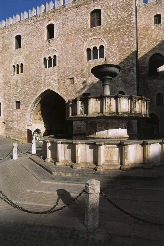 无人,宫殿,竖图,室外,白天,水,建筑,喷泉,意大利,欧洲,阴影,城镇,天空,摄影,政府大楼,地中海文化,市政厅,政府,意大利文化,安科纳,彩图