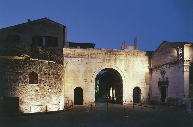 无人,教堂,横图,室外,建筑,意大利,欧洲,节日,拱门,文化,黄昏,祈祷,健康,许愿,摄影,宗教,信仰,纪念,祈求,照亮,基督教,宗教建筑,地中海文化,天主教,意大利文化,万里无云,灵性,平安,彩图,法诺