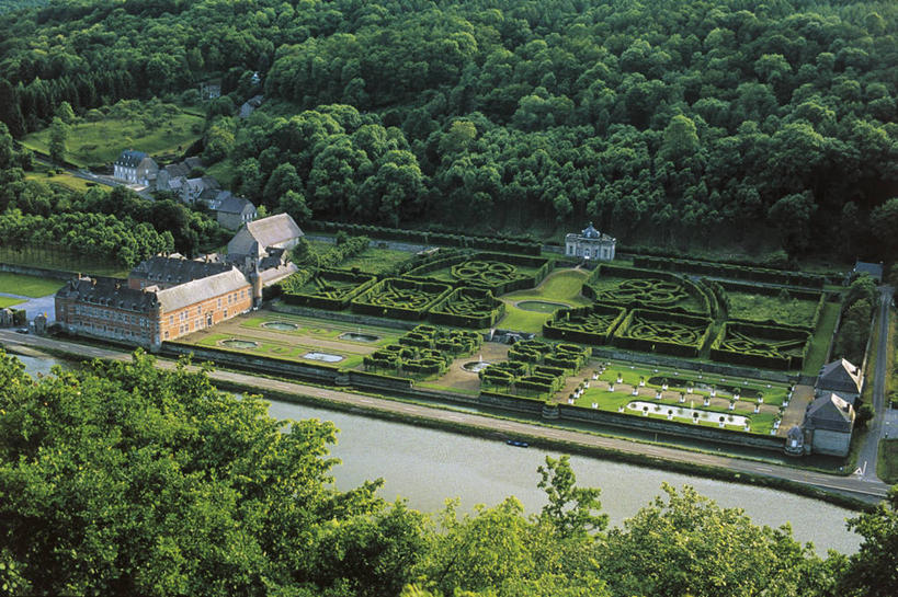 无人,横图,俯视,室外,白天,旅游,度假,美景,森林,建筑,比利时,欧洲,城堡,地形,景观,历史,娱乐,树,自然,享受,休闲,景色,放松,摄影,宁静,国家公园,自然风光,那慕尔,彩图,高角度拍摄,瓦隆,过去