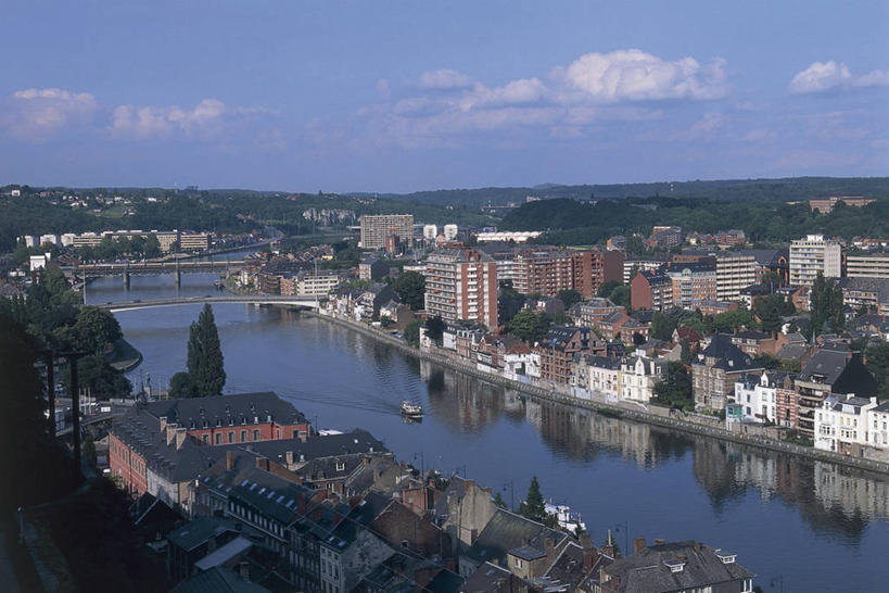 无人,横图,俯视,室外,白天,度假,河流,美景,城市风光,城市,建筑,比利时,欧洲,反射,景观,云,桥,娱乐,树,天空,享受,休闲,景色,放松,摄影,那慕尔,彩图,高角度拍摄,瓦隆