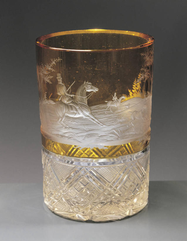 无人,竖图,室内,特写,马,餐具,欧洲,捷克,装饰,透明,金属,标志,符号,枪支,拿着,标识,树,一个,动物,工艺品,武器,摄影,单个,葡萄酒杯,中欧,捷克共和国,圣餐杯,性别符号,波西米亚,铀,式样,美术工艺,设计,玻璃杯,彩图,影棚拍摄,男性符号