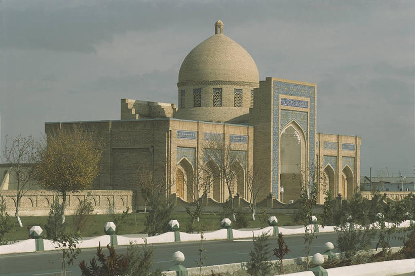 无人,横图,室外,白天,建筑,路,乌兹别克斯坦,亚洲,云,拱门,树,天空,摄影,中亚,圆顶建筑,前苏联,布哈拉,彩图,旅行,独联体