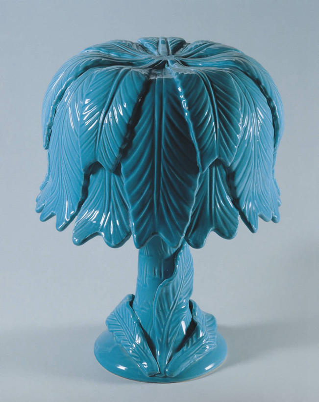 无人,竖图,室内,白色背景,奢侈,珠宝,意大利,矿石,陶瓷制品,灯,一个,蓝色,白色,摄影,单个,昂贵,贵重,宝石,南欧,坚定,宝贵,式样,美术工艺,彩图,影棚拍摄,人工宝石,人造宝石