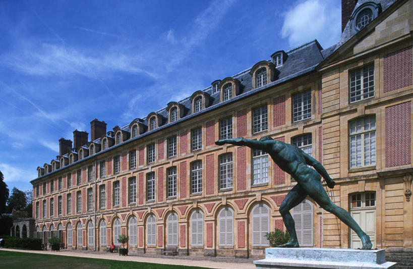 无人,宫殿,横图,室外,白天,窗户,建筑,雕塑,法国,欧洲,一排,整齐,标志,雕像,符号,城堡,纪念碑,文艺复兴,历史,标识,排列,地标建筑,摄影,西欧,队列,法兰西,古典风格,法国文化,中欧,法兰西共和国,法兰西第五共和国,性别符号,法兰西岛,枫丹白露,枫丹白露宫,法兰西岛大区,塞纳.马恩省,彩图,男性符号