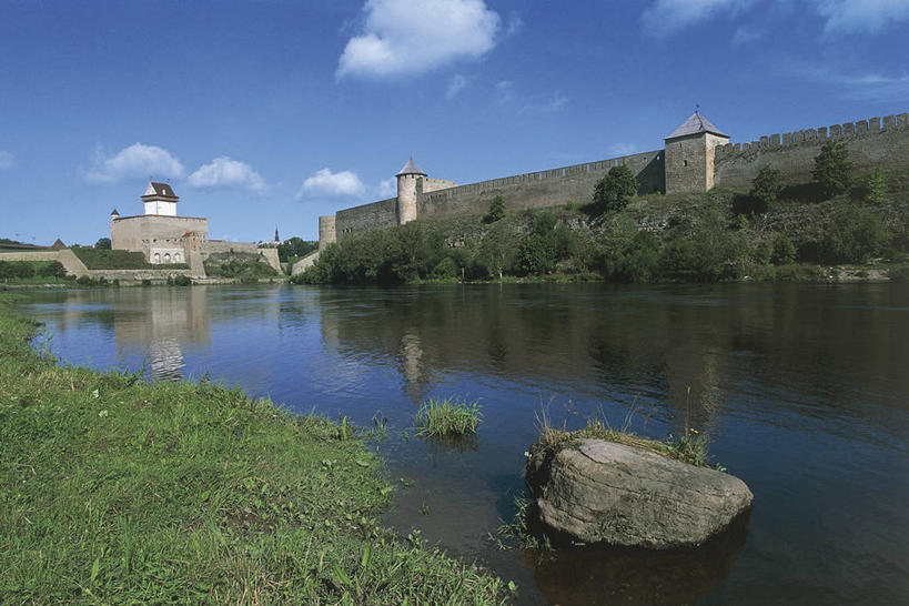 无人,横图,室外,安全,河流,建筑,欧洲,爱沙尼亚,反射,流水,城镇,摄影,要塞,自然地理,彩图,波罗的海三国,时代