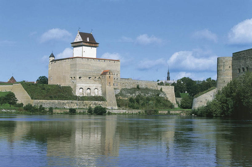 无人,横图,室外,安全,河流,建筑,欧洲,爱沙尼亚,反射,流水,城镇,摄影,要塞,自然地理,彩图,波罗的海三国,时代