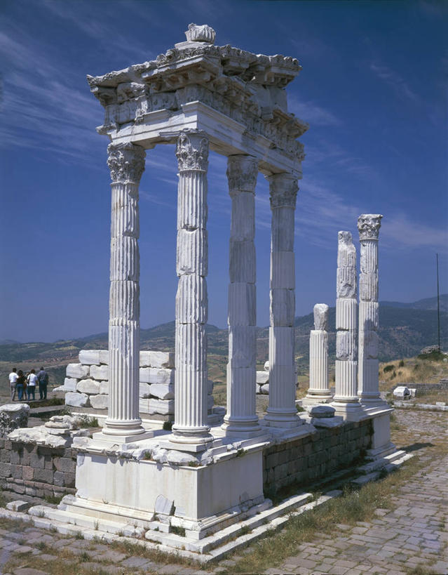 竖图,室外,白天,建筑,欧洲,柱子,历史,废墟,地标建筑,摄影,古希腊,自然地理,彩图,白加孟