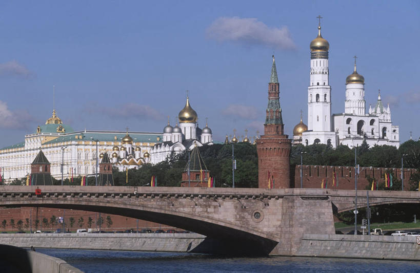 无人,教堂,横图,室外,白天,河流,城市,建筑,俄罗斯,城堡,流水,围墙,桥,首都,联系,历史,城墙,地标建筑,摄影,圆顶建筑,莫斯科,克里姆林宫,彩图,旅行,俄罗斯文化,莫斯科河