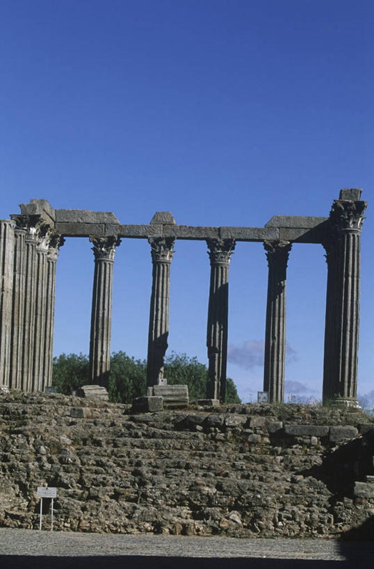 无人,竖图,室外,白天,建筑,葡萄牙,柱子,历史,废墟,天空,地标建筑,摄影,宁静,考古学,伊比利亚半岛,万里无云,古代文明,阿连特茹,埃武拉,彩图,旅行,过去