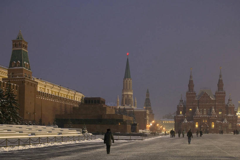 横图,方图,室外,雪,建筑,俄罗斯,行人,墙,冬天,尖顶,光亮,首都,历史,黄昏,地标建筑,摄影,照亮,政府大楼,红场,莫斯科,克里姆林宫,历史博物馆,列宁墓,彩图,旅行,大教堂,俄罗斯文化