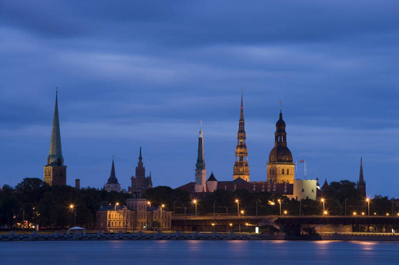 无人,横图,室外,夜晚,度假,河流,美景,天际线,城市风光,城市,建筑,欧洲,拉脱维亚,景观,流水,古城,尖顶,光亮,首都,娱乐,地标建筑,享受,休闲,景色,放松,摄影,照亮,里加,彩图,旅行,大教堂,波罗的海三国,道加瓦河