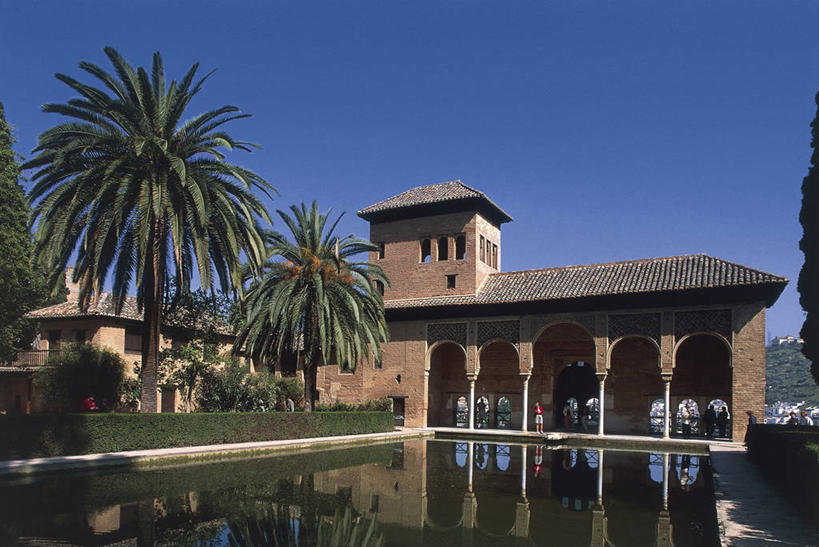 体育馆,游泳池,运动场,横图,室外,白天,建筑,棕榈树,西班牙,池塘,历史,体育场,格拉纳达,地标建筑,摄影,安达路西亚,伊比利亚半岛,运动馆,彩图,旅行