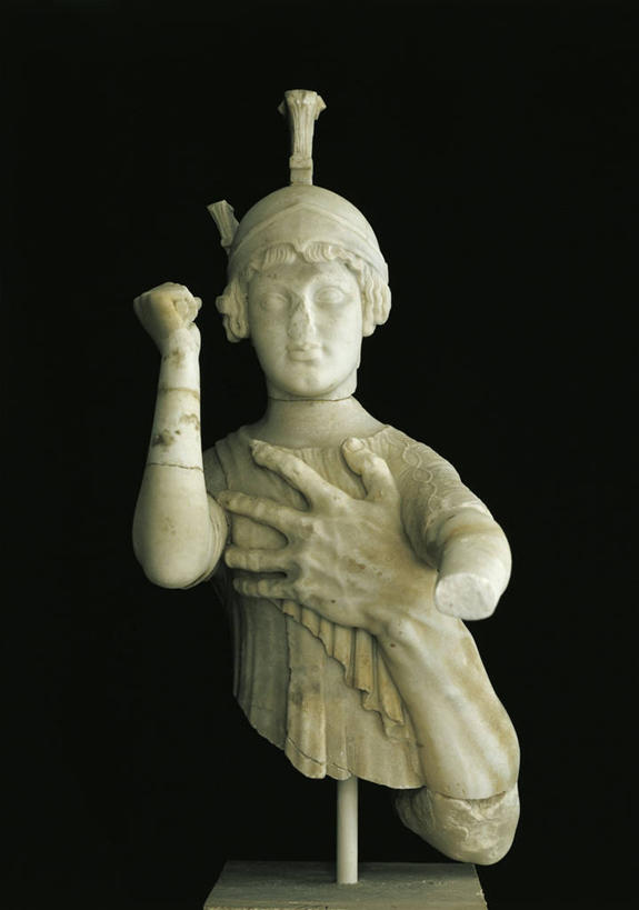 手,无人,举,竖图,正面,雕塑,黑色背景,神话,雕像,头盔,大理石,拿着,破坏,古罗马,破损,古代,一个,托,人体,摄影,宗教,单个,损坏,女神,雅典娜,美术工艺,手臂,拳头,举起,举手,举着,向上举,向上伸,向上托,半身,彩图,影棚拍摄