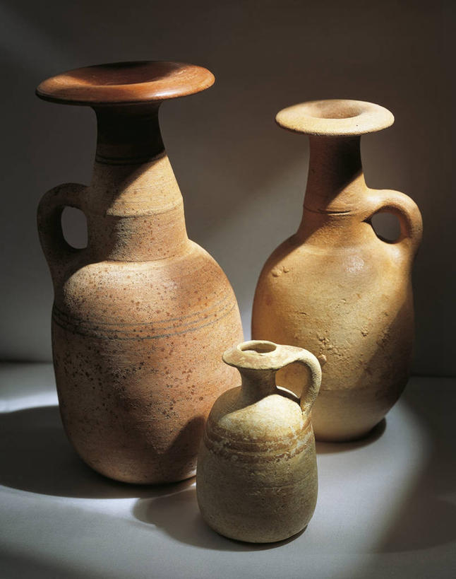 无人,竖图,褐色,陶瓷制品,水壶,古代,三个,摄影,简单,中东文化,古代文明,美术工艺,彩图,影棚拍摄