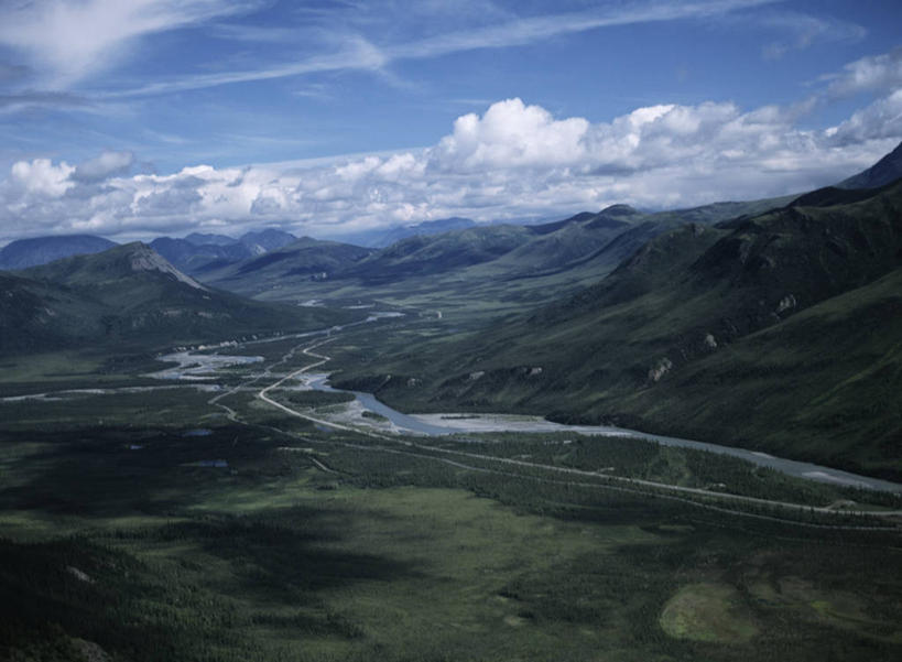 无人,横图,俯视,室外,白天,旅游,度假,河流,美景,山,山脉,美国,地平线,地形,景观,云,辽阔,地面,山谷,娱乐,风景,自然,享受,休闲,广阔,景色,放松,摄影,宁静,一望无际,国家公园,自然风光,延伸,阿拉斯加,天地相交,无边无际,一马平川,北极之门国家公园,自然地理,彩图,高角度拍摄