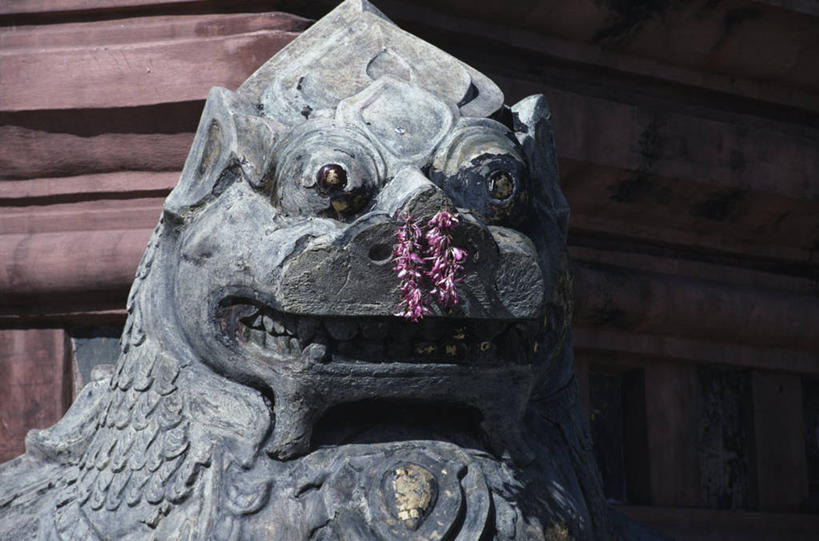 无人,横图,室外,特写,白天,建筑,雕塑,缅甸,神话,龙,雕像,宝塔,花,古代,地标建筑,摄影,宗教,蒲甘,古代文明,灵性,瑞喜宫塔,彩图,传统文化,过去