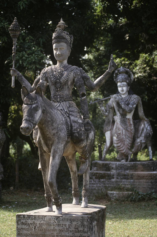 无人,竖图,室外,白天,马,雕塑,老挝,亚洲,艺术,标志,雕像,符号,首都,历史,标识,古代,两个,地标建筑,摄影,宗教,佛教,宗教建筑,手艺,万象,性别符号,古代文明,灵性,美术工艺,香昆庙,彩图,旅行,男性符号,过去