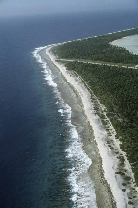 无人,竖图,室外,白天,旅游,度假,海洋,美景,沙子,海岸线,景观,娱乐,风景,自然,波浪,享受,休闲,景色,放松,摄影,宁静,自然风光,大洋洲,法属波利尼西亚,社会群岛,法属玻利尼西亚,自然地理,海滩,彩图,法国海外领土