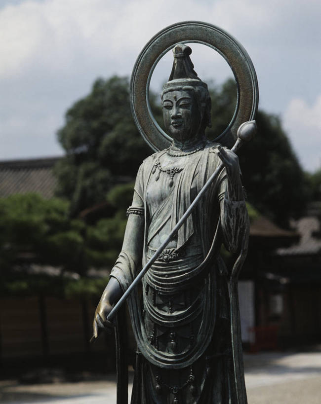 无人,站,竖图,室外,白天,光晕,项链,日本,标志,雕像,符号,拿着,历史,标识,佛,一个,摄影,宗教,京都府,单个,性别符号,美术工艺,彩图,传统服装,男性符号,禅宗