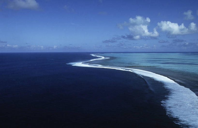 无人,横图,俯视,室外,白天,留白,旅游,度假,海浪,海洋,美景,弯曲,景观,水平线,云,娱乐,风景,自然,享受,休闲,景色,放松,摄影,宁静,光滑,自然风光,大洋洲,野地,海景,法属玻利尼西亚,细腻,平滑,暗礁,彩图,高角度拍摄,法国海外领土