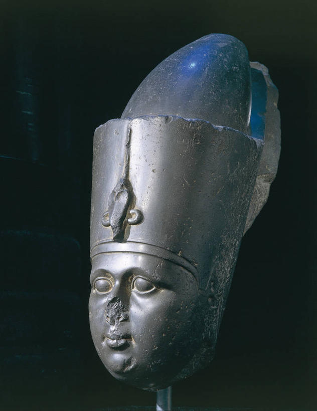 无人,竖图,室内,雕塑,埃及,黑色背景,标志,雕像,符号,头饰,历史,破坏,标识,破损,古代,一个,摄影,单个,损坏,中东,亚历山大港,性别符号,古埃及文明,古代文明,彩图,影棚拍摄,闪长岩,男性符号,传统文化,拟人,过去