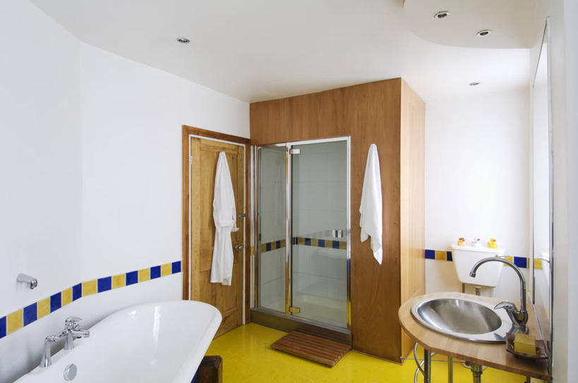 无人,横图,彩色,室内,白天,地板,浴室,淋浴,木制,水槽,首都,现代,英格兰,黄色,浴盆,隔断,摄影,五颜六色,色彩斑斓,五彩缤纷,五彩斑斓,五光十色,彩图