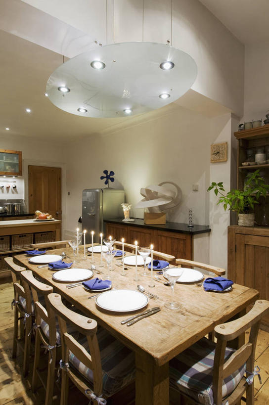 无人,竖图,室内,白天,餐桌,蜡烛,椅子,木制,饭厅,首都,现代,英格兰,摄影,聚光灯,照亮,彩图