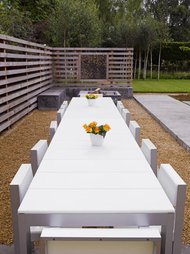 无人,竖图,室外,白天,桌子,椅子,庭院,篱笆,院子,现代,英格兰,夏天,摄影,生活方式,住房,沙砾,边界,格洛斯特郡,彩图