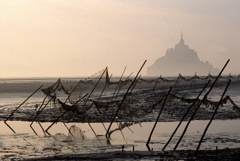 无人,横图,室外,白天,正面,旅游,度假,日出,海浪,海洋,美景,山,山脉,太阳,法国,欧洲,景观,浪花,山峰,朝霞,晨曦,黎明,山峦,娱乐,天空,阳光,自然,海水,群山,天,享受,休闲,景色,放松,渔网,渔具,西欧,抓捕,法兰西,自然风光,捕捞,鱼网,海景,法兰西共和国,拉网,捕捞工具,法兰西第五共和国,圣米歇尔山,下诺曼底,下诺曼底大区,芒什省,大海,风浪,海,海水的波动,近岸浪,涌浪,朝阳,彩图,卯时,破晓,日始