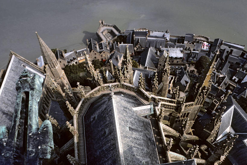 无人,家,高楼大厦,横图,俯视,航拍,室外,白天,度假,海浪,海洋,美景,城市风光,标志建筑,城市,大厦,地标,建筑,摩天大楼,法国,欧洲,阴影,光线,影子,房屋,屋顶,屋子,景观,浪花,建筑群,顶棚,娱乐,建设,楼房,住宅,阳光,海水,享受,休闲,景色,放松,西欧,鸟瞰,法兰西,海景,法兰西共和国,法兰西第五共和国,圣米歇尔山,下诺曼底,下诺曼底大区,芒什省,大海,风浪,海,海水的波动,近岸浪,涌浪,彩图,高角度拍摄,房子,大楼,高层建筑,高楼,摩天楼