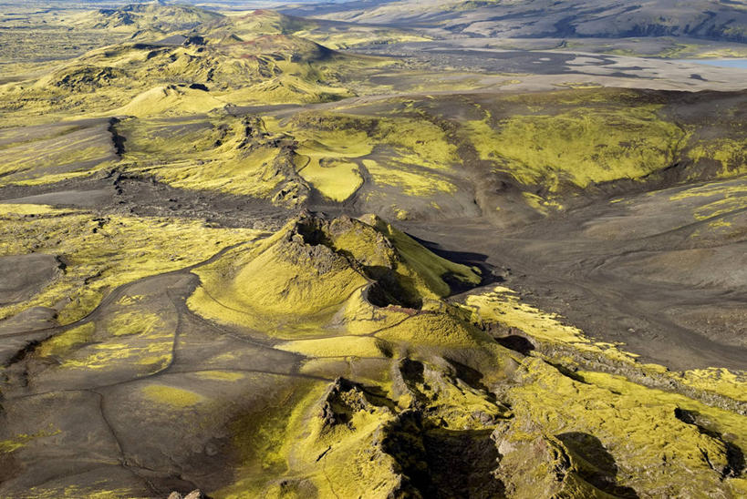 无人,公园,横图,俯视,航拍,室外,白天,旅游,度假,草地,草坪,美景,山,山脉,植物,欧洲,冰岛,阴影,光线,影子,景观,山峰,山峦,娱乐,草,绿色,阳光,自然,群山,享受,休闲,景色,放松,连绵,国家公园,绵延,鸟瞰,自然风光,北欧,冰岛共和国,联贯,瓦特纳冰川国家公园,彩图,高角度拍摄
