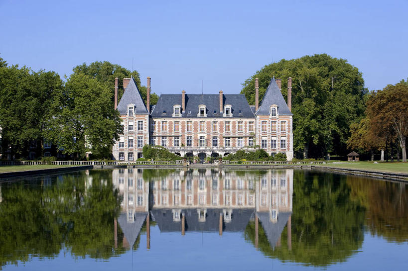 无人,家,横图,室外,白天,正面,旅游,度假,草地,草坪,河流,名胜古迹,树林,水,植物,标志建筑,地标,建筑,法国,欧洲,阴影,波纹,遗迹,光线,影子,堡垒,城堡,房屋,屋子,河水,水流,公寓,涟漪,古迹,文物,娱乐,建设,古建筑,洋房,楼房,住宅,草,树,树木,蓝色,绿色,倒影,蓝天,水纹,天空,阳光,自然,波浪,天,享受,休闲,旅游胜地,放松,生长,晴朗,成长,倒映,西欧,要塞,法兰西,古文明,万里无云,法兰西共和国,水晕,法兰西第五共和国,法兰西岛,反照,法兰西岛大区,设防,埃松省,晴空,晴空万里,彩图,房子,埃夫里区,库朗塞