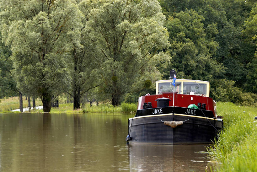 无人,横图,室外,白天,正面,旅游,度假,草地,草坪,河流,美景,树林,水,植物,轮船,船,法国,欧洲,一艘,波纹,河水,景观,水流,涟漪,娱乐,草,树,树木,绿色,倒影,水纹,自然,交通工具,波浪,享受,休闲,景色,放松,生长,成长,倒映,勃艮第,西欧,法兰西,自然风光,载具,法兰西共和国,水晕,法兰西第五共和国,反照,勃艮第大区,涅夫勒省,彩图,巴佐莱