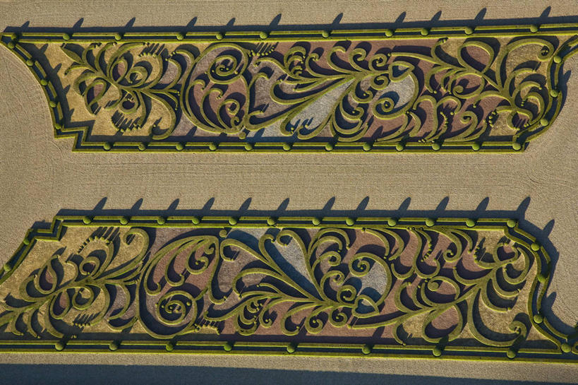 无人,横图,俯视,航拍,室外,白天,旅游,度假,名胜古迹,植物,标志建筑,地标,建筑,法国,欧洲,环保,遗迹,盛开,堡垒,城堡,防护,花蕾,古迹,文物,娱乐,建设,古建筑,花,花瓣,花朵,鲜花,树,树木,绿色,自然,花苞,花蕊,享受,休闲,旅游胜地,放松,生长,成长,勃艮第,西欧,要塞,鸟瞰,美好,美妙,法兰西,间隔,古文明,法兰西共和国,美观,雅观,法兰西第五共和国,设防,勃艮第大区,绿篱,生篱,树篱,植篱,索恩.卢瓦尔省,彩图,高角度拍摄