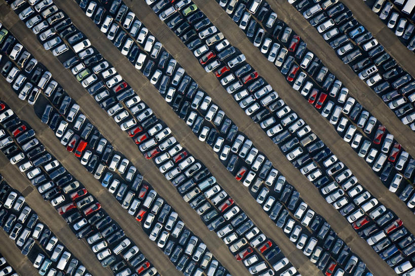 无人,停车场,横图,俯视,航拍,室外,白天,汽车,法国,欧洲,一排,许多,停靠,阴影,整齐,并列,并排,光线,影子,很多,车,排列,阳光,交通工具,轿车,展示,展览,车展,西欧,鸟瞰,队列,停泊,法兰西,载具,平行,法兰西共和国,法兰西第五共和国,法兰西岛,伊夫林省,法兰西岛大区,彩图,高角度拍摄,泊车场,汽车展览
